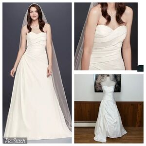 Elegant David’s Bridal Strapless Satin Sweetheart Wedding Gown!